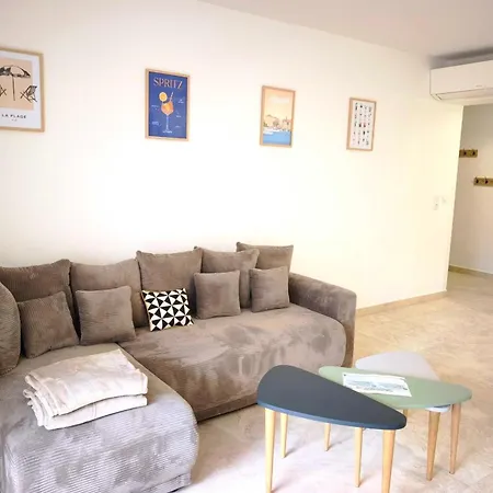 아파트 Bright With Terrace In