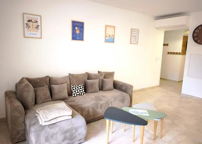아파트 Bright With Terrace In